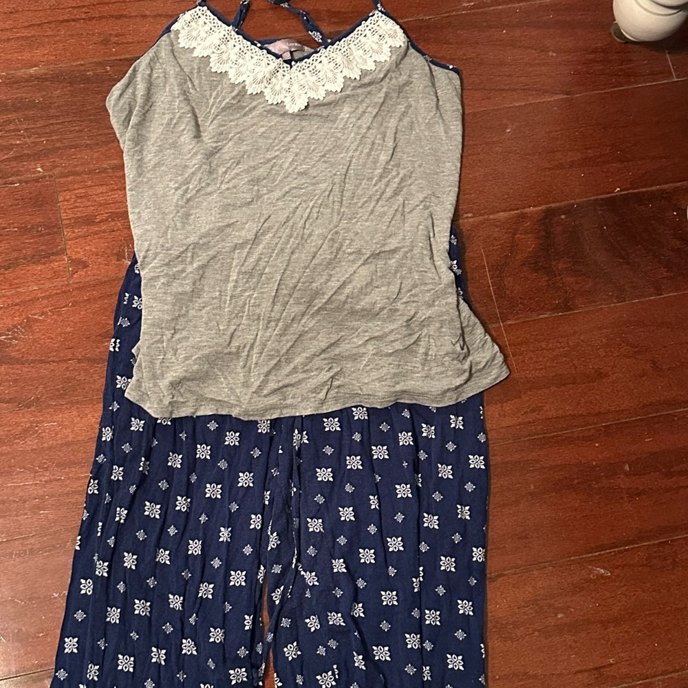 Daisy Fuentes Gray Pajama Set